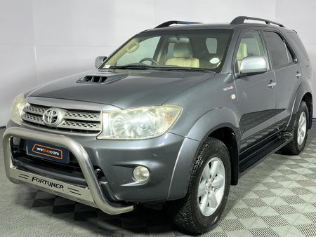 2011-Toyota-Fortuner-30-D-4D-Raised-Body_0