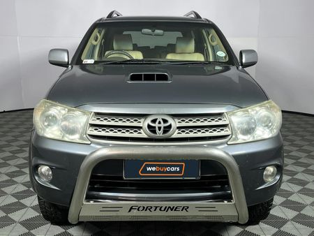 2011-Toyota-Fortuner-30-D-4D-Raised-Body_14