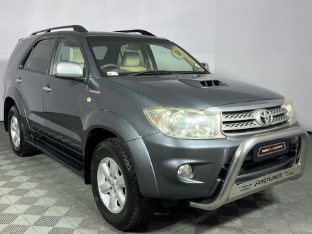 2011-Toyota-Fortuner-30-D-4D-Raised-Body_15