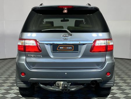 2011-Toyota-Fortuner-30-D-4D-Raised-Body_17