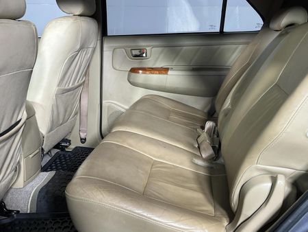 2011-Toyota-Fortuner-30-D-4D-Raised-Body_3