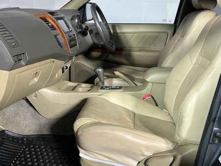 2011-Toyota-Fortuner-30-D-4D-Raised-Body_8