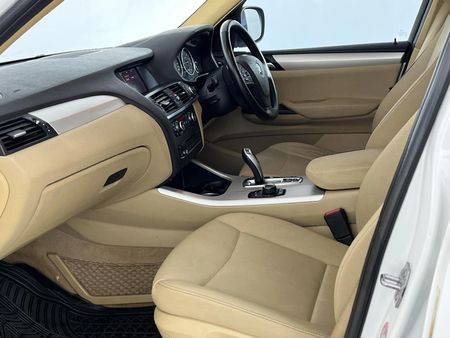 2013-BMW-X3-xDrive20i-Auto_8