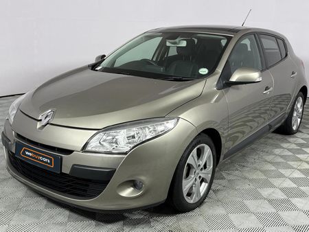 2009-Renault-Megane-III-19-dCi-Dynamique-5-dr_0
