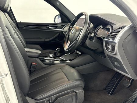 2019-BMW-X3-sDrive18d_9