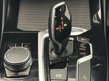 2019-BMW-X3-sDrive18d_10
