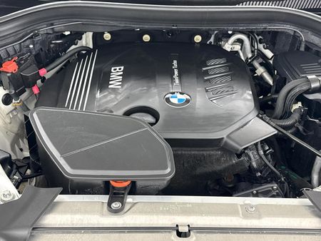 2019-BMW-X3-sDrive18d_13