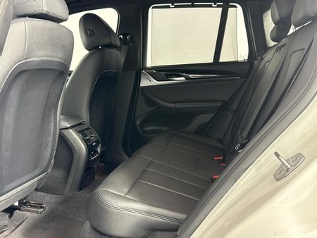 2019-BMW-X3-sDrive18d_3