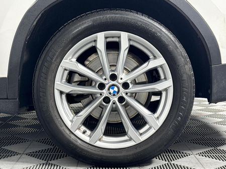2019-BMW-X3-sDrive18d_6