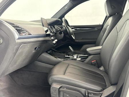 2019-BMW-X3-sDrive18d_8