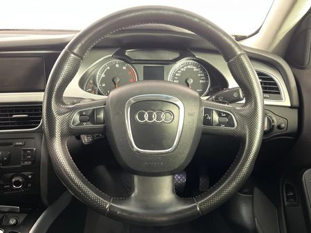 2011-Audi-A4-20-TFSI-quattro-Ambiente-Auto-155kW_12
