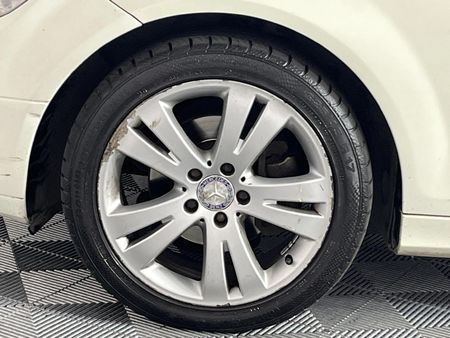 2010-Mercedes-Benz-C-Class-C-180K-BE-Avantgarde-Auto_4