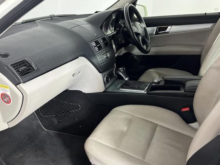 2010-Mercedes-Benz-C-Class-C-180K-BE-Avantgarde-Auto_8
