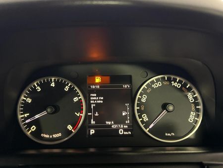 2012-Land-Rover-Discovery-4-50-V8-SE_2