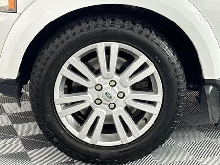 2012-Land-Rover-Discovery-4-50-V8-SE_4