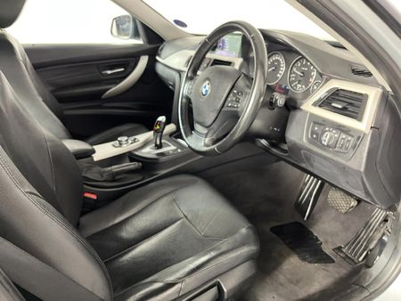 2013-BMW-3-Series-320i-Auto_9