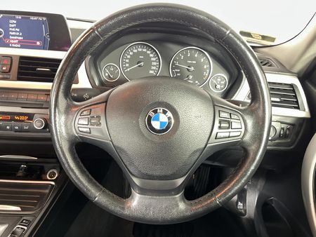 2013-BMW-3-Series-320i-Auto_12