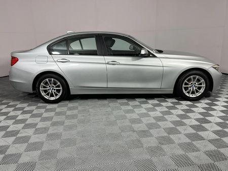 2013-BMW-3-Series-320i-Auto_16