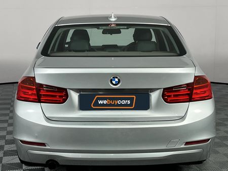 2013-BMW-3-Series-320i-Auto_17