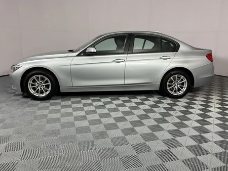 2013-BMW-3-Series-320i-Auto_18