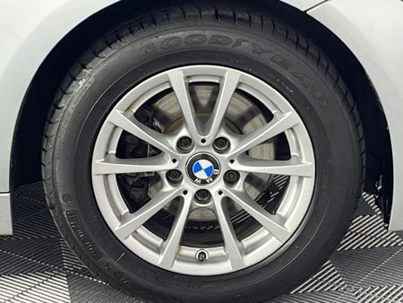 2013-BMW-3-Series-320i-Auto_5