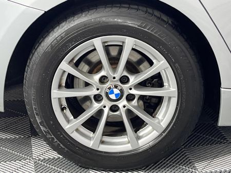 2013-BMW-3-Series-320i-Auto_7