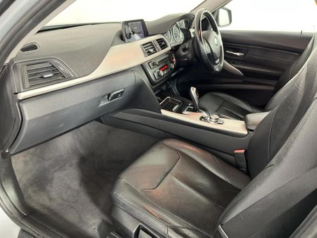 2013-BMW-3-Series-320i-Auto_8