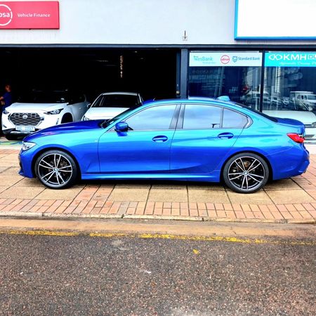 2022-BMW-3-Series-320i-M-Sport_5