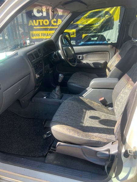 2009-Toyota-Hilux-30-D-4D-Raider-4x4-Single-Cab_6