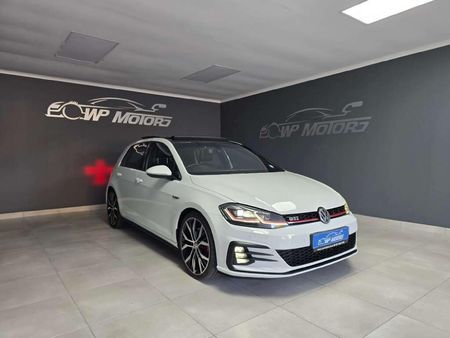 2019-Volkswagen-Golf-VII-GTI-20-TSI-Auto_0