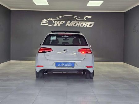2019-Volkswagen-Golf-VII-GTI-20-TSI-Auto_9