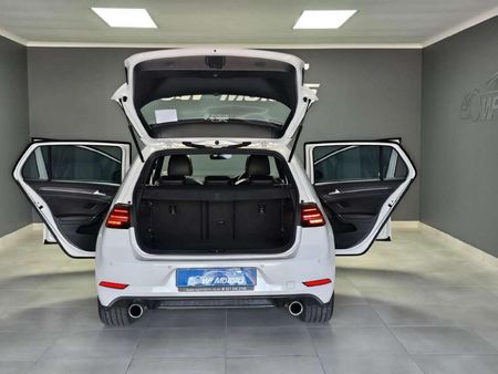 2019-Volkswagen-Golf-VII-GTI-20-TSI-Auto_10