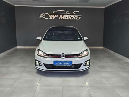 2019-Volkswagen-Golf-VII-GTI-20-TSI-Auto_1