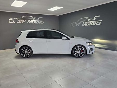 2019-Volkswagen-Golf-VII-GTI-20-TSI-Auto_3