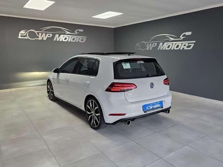 2019-Volkswagen-Golf-VII-GTI-20-TSI-Auto_5
