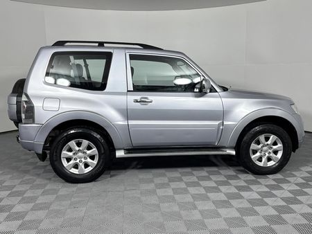 2012-Mitsubishi-Pajero-32-Di-Dc-GLS-SWB-Auto_12