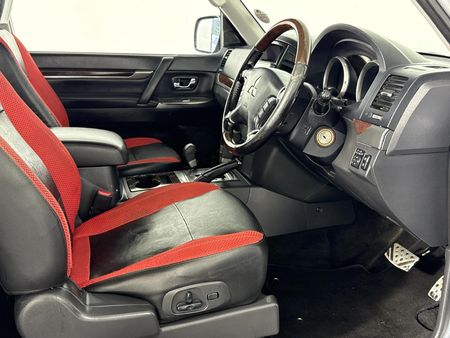 2012-Mitsubishi-Pajero-32-Di-Dc-GLS-SWB-Auto_7