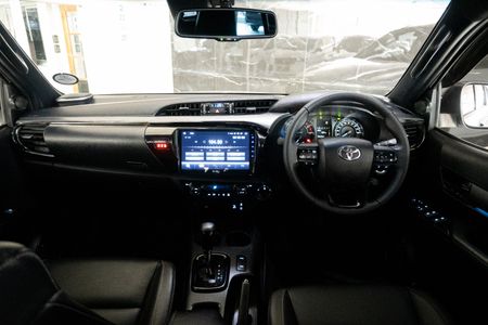 2025-Toyota-Hilux-28-GD-6-Raised-Body-Legend-4x4-Auto-Double-Cab_13