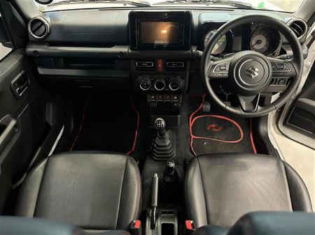 2022-Suzuki-Jimny-15-GLX_10