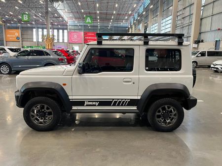 2022-Suzuki-Jimny-15-GLX_3