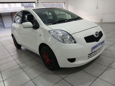 2008-Toyota-Yaris-T3_2