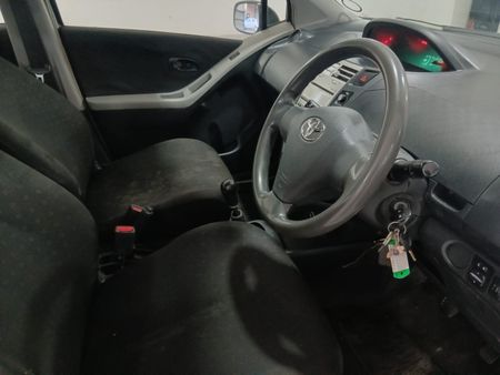 2008-Toyota-Yaris-T3_3