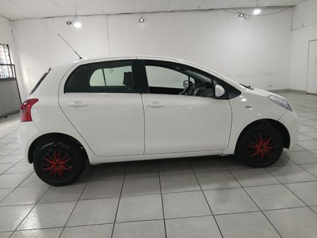 2008-Toyota-Yaris-T3_5