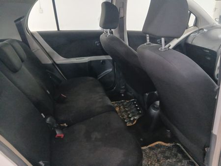 2008-Toyota-Yaris-T3_7