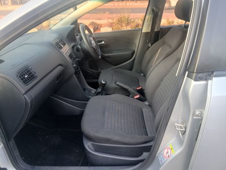 2018-Volkswagen-Polo-Vivo-14_12