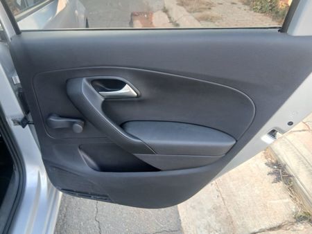 2018-Volkswagen-Polo-Vivo-14_6