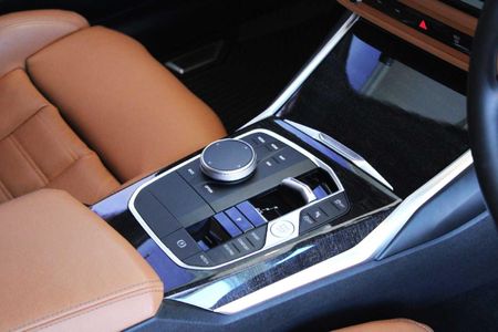 2024-BMW-3-Series-330i-M-Sport-Auto_11
