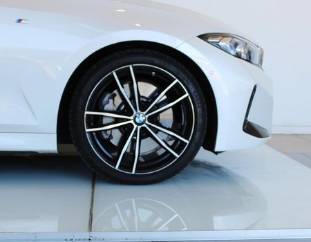 2024-BMW-3-Series-330i-M-Sport-Auto_4
