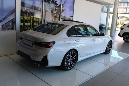 2024-BMW-3-Series-330i-M-Sport-Auto_5