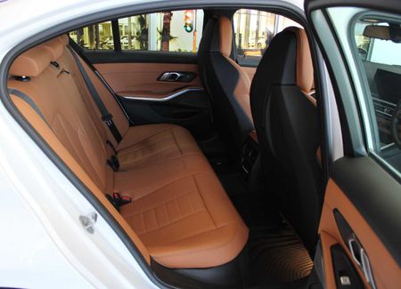 2024-BMW-3-Series-330i-M-Sport-Auto_8